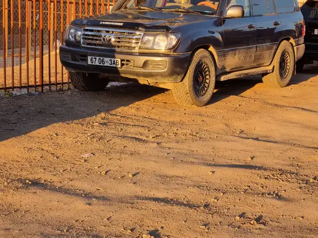 Toyota Land Cruiser 100