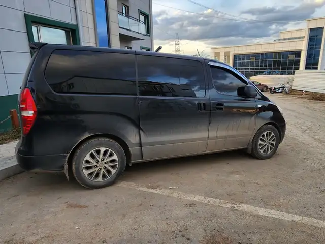 Hyundai Starex