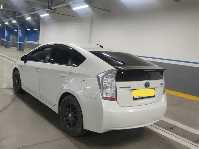 Toyota Prius 30