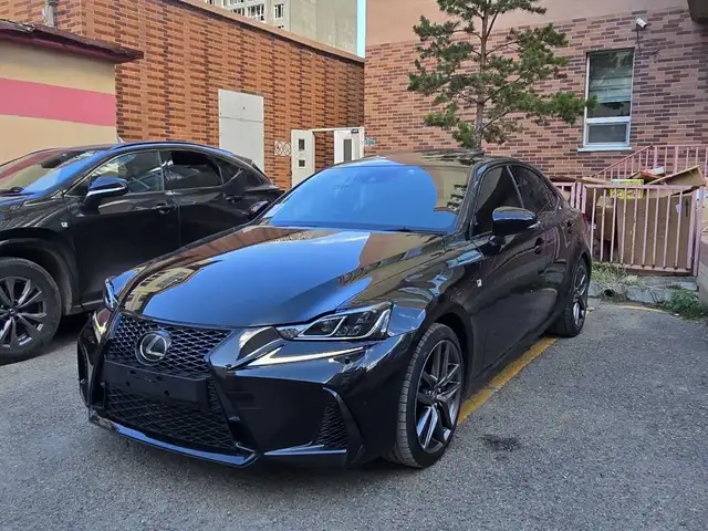 Lexus IS