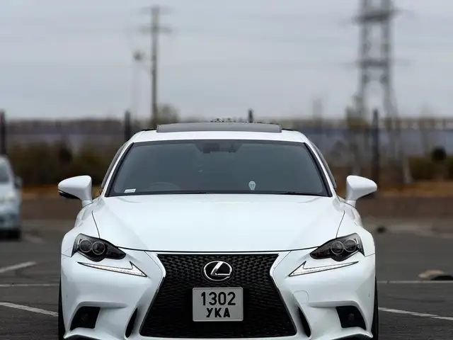 Lexus IS