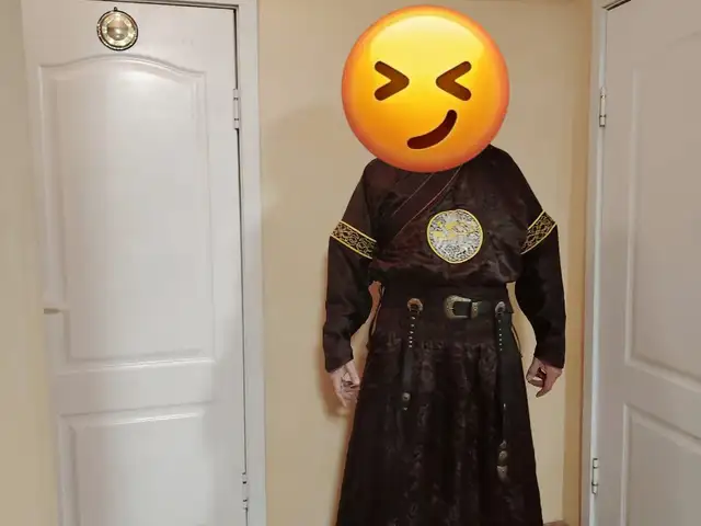 Хүннү загварын язгууртан брэндийн эрэгтэй дээл, Улаанбаатар — Баянзүрх — Баянзүрх дүүрэг