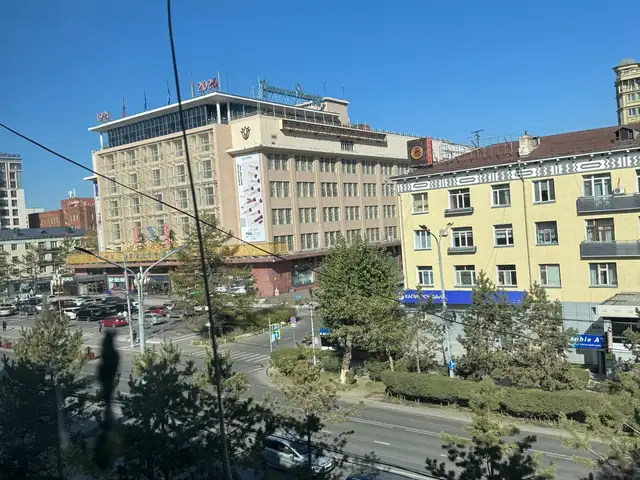 Их дэлгүүрийн зүүн урд гал тогоо тусдаа 2 өрөө 63м2, Улаанбаатар — Сүхбаатар — Хүнсний 20-р дэлгүүр