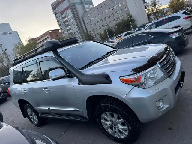 Toyota Land Cruiser 200