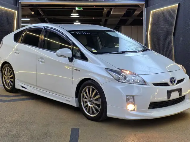 Toyota Prius 30