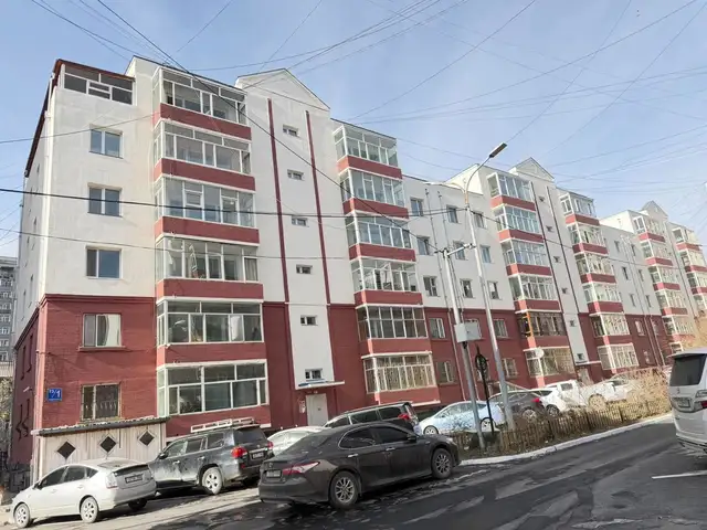 Метромоллын ард, суис зүүн талд ногоон урлан хотхонд 3 өрөө хагас тавилгатай 80m2, Улаанбаатар — Сүхбаатар — 1-р хороо