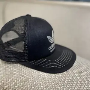 Addidas малгай, Улаанбаатар — Баянзүрх — 37-р хороо