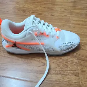 Jordan luka 3 42size, Улаанбаатар — Баянзүрх — 13-р хороолол